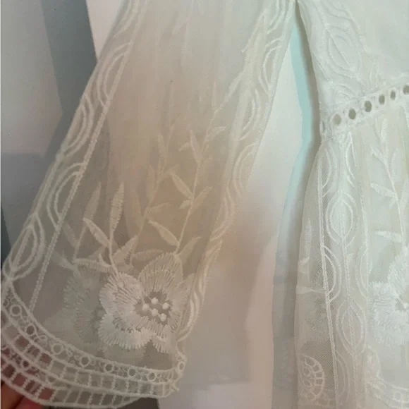 Elegant White Lace Dress - Picture 3 of 6